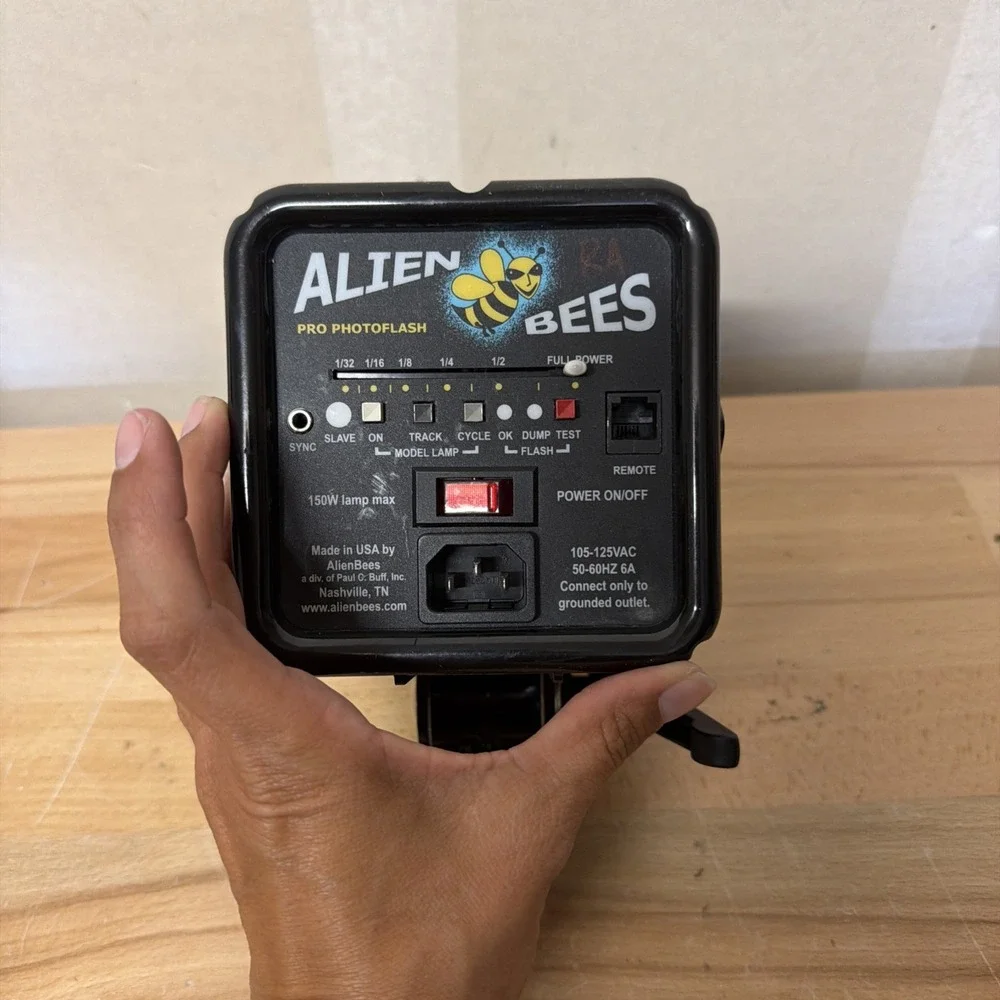 Paul C. Buff AlienBees B1600 640Ws Studio Flash Monolight Strobe Light